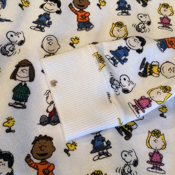 Peanuts Sweatshirt - Picture 5 of 7